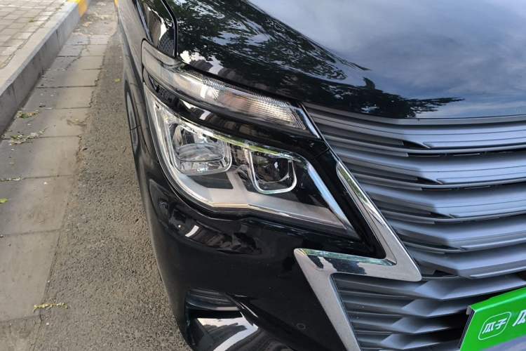 Used FORTHING Lingzhi 2023 M5L 1.6L Luxury 7-Seater Right Front Headlight