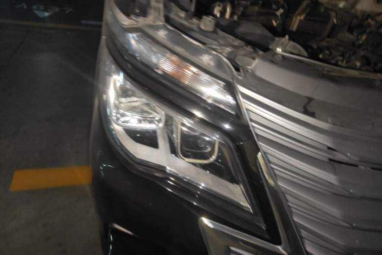 Used FORTHING Lingzhi 2023 M5L 1.6L Luxury 7-Seater Right Front Headlight