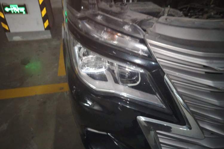 Used FORTHING Lingzhi 2023 M5L 1.6L Comfort Edition 7-Seater Right Front Headlight