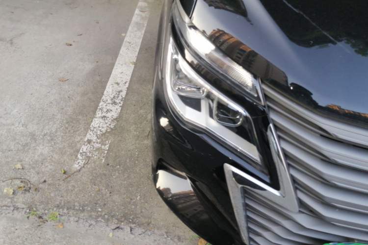 Used FORTHING Lingzhi 2023 M5L 1.6L Comfort 9-Seater Right Front Headlight