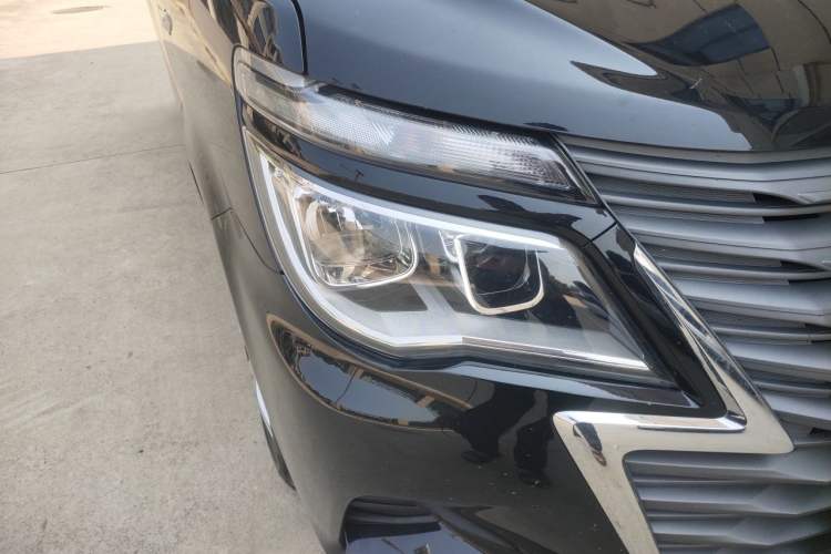 Used FORTHING Lingzhi 2023 M5 1.6L Practical Model 5 Seats Right Front Headlight
