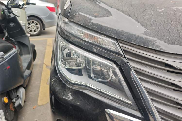 Used FORTHING Lingzhi 2023 M5L 1.6L Base Model 7 Seats Right Front Headlight