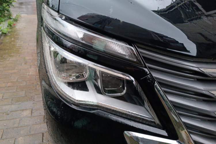 Used FORTHING Lingzhi 2023 M5L 1.6L Base Model 7 Seats Right Front Headlight