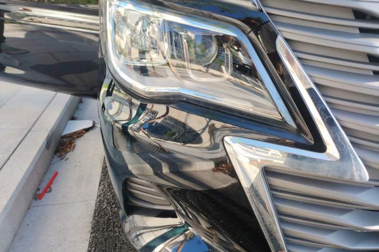 Used FORTHING Lingzhi 2023 M5L 1.6L Base Model 7 Seats Right Front Headlight
