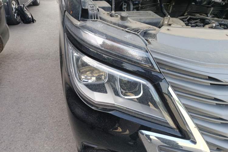 Used FORTHING Lingzhi 2023 M5 1.6L Practical Model 5 Seats Right Front Headlight