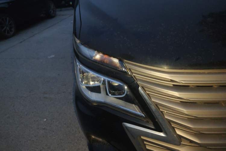 Used FORTHING Lingzhi 2023 M5 1.6L Comfort Edition 7-Seater Right Front Headlight
