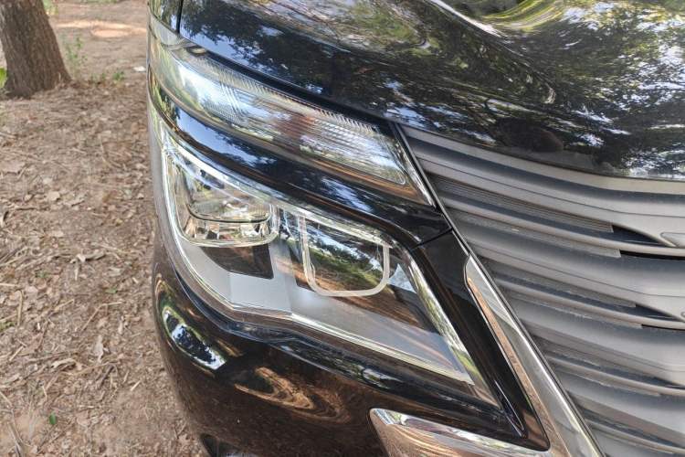 Used FORTHING Lingzhi 2023 M5L 1.6L Base Model 7 Seats Right Front Headlight