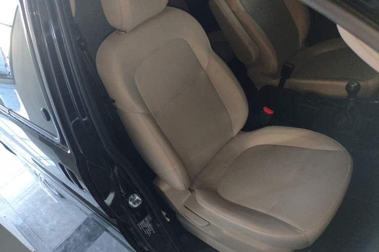 Used FORTHING Lingzhi 2023 M5L 1.6L Base Model 7 Seats Right Front Seat