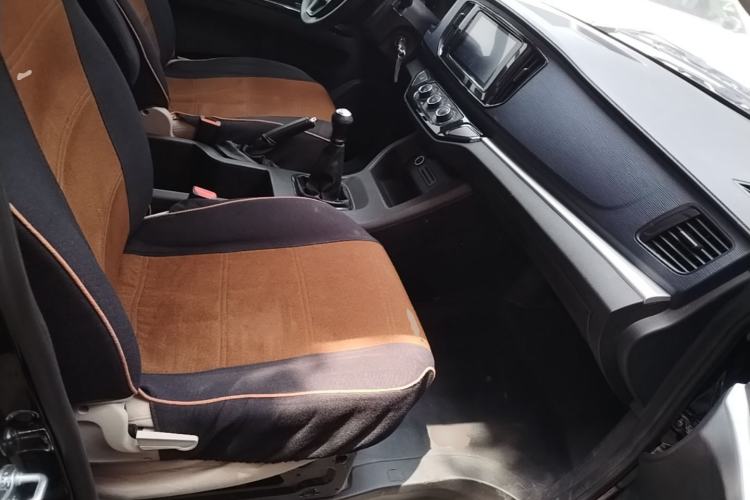 Used FORTHING Lingzhi 2023 M5L 1.6L Base Model 7 Seats Right Front Seat