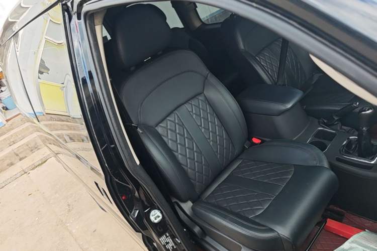 Used FORTHING Lingzhi 2023 M5L 1.6L Luxury 7-Seater Right Front Seat