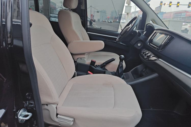 Used FORTHING Lingzhi 2023 M5L 1.6L Base Model 7 Seats Right Front Seat