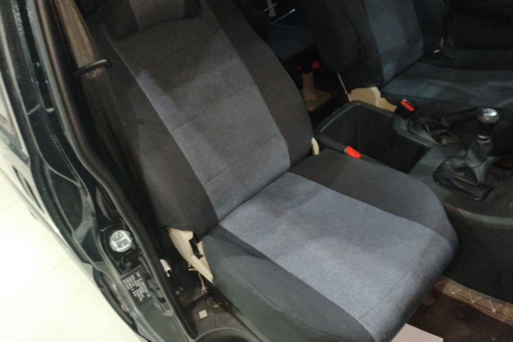 Used FORTHING Lingzhi 2023 M5L 1.6L Base Model 7 Seats Right Front Seat
