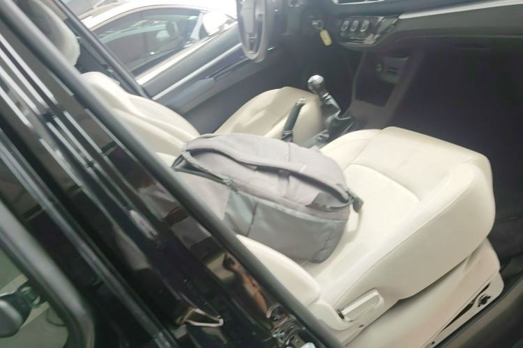 Used FORTHING Lingzhi 2023 M5 1.6L Practical Model 5 Seats Right Front Seat