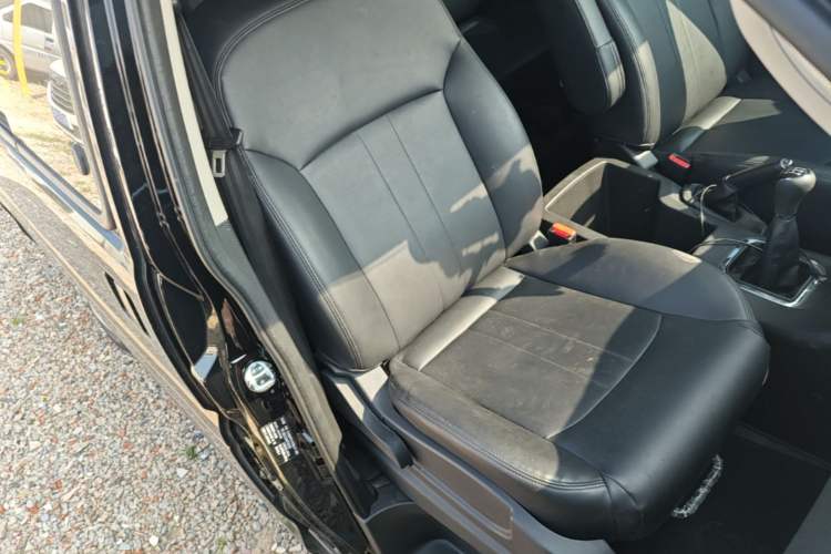 Used FORTHING Lingzhi 2023 M5L 1.6L Comfort 9-Seater Right Front Seat