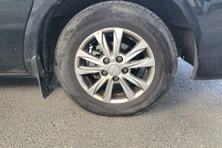 Used FORTHING Lingzhi 2023 M5L 1.6L Luxury 7-Seater Right Front Wheel Hub