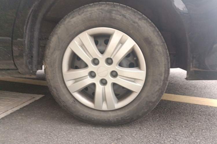 Used FORTHING Lingzhi 2023 M5L 1.6L Base Model 5 Seats Right Front Wheel Hub
