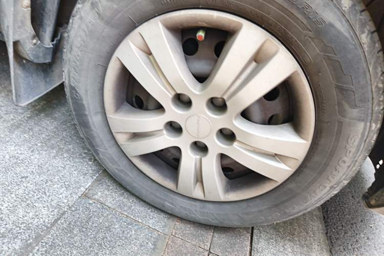 Used FORTHING Lingzhi 2023 M5L 1.6L Base Model 5 Seats Right Front Wheel Hub