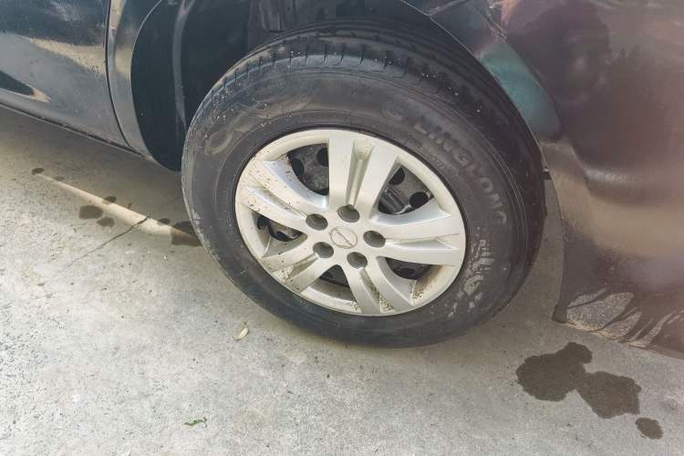 Used FORTHING Lingzhi 2023 M5L 1.6L Rental Custom Edition 7 Seats Right Front Wheel Hub