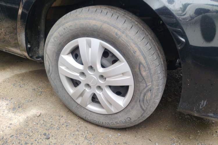 Used FORTHING Lingzhi 2023 M5L 1.6L Base Model 7 Seats Right Front Wheel Hub