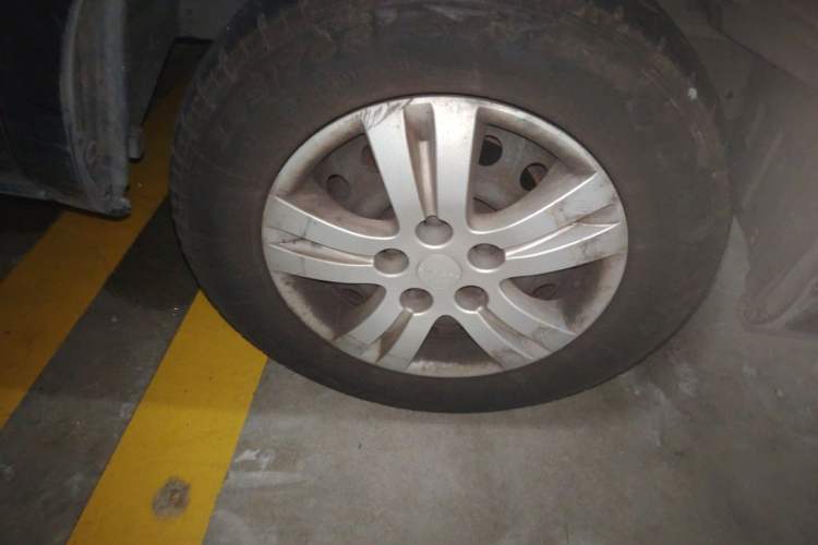Used FORTHING Lingzhi 2023 M5L 1.6L Comfort Edition 7-Seater Right Front Wheel Hub