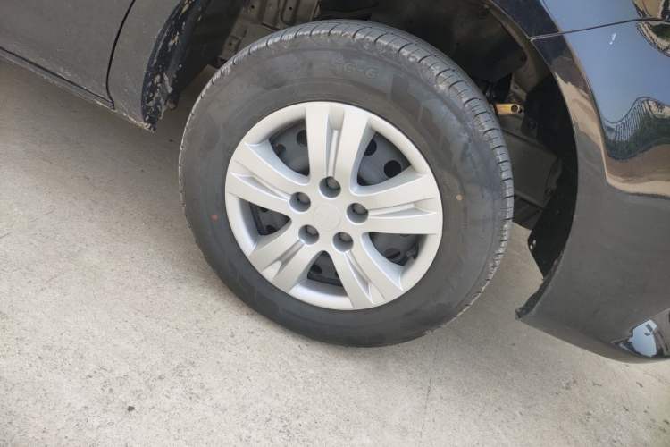 Used FORTHING Lingzhi 2023 M5 1.6L Practical Model 5 Seats Right Front Wheel Hub