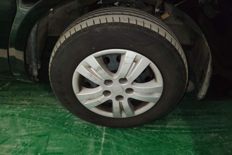 Used FORTHING Lingzhi 2023 M5L 1.6L Base Model 5 Seats Right Front Wheel Hub