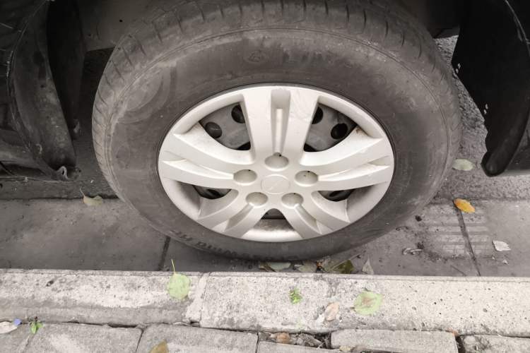 Used FORTHING Lingzhi 2023 M5L 1.6L Base Model 7 Seats Right Front Wheel Hub