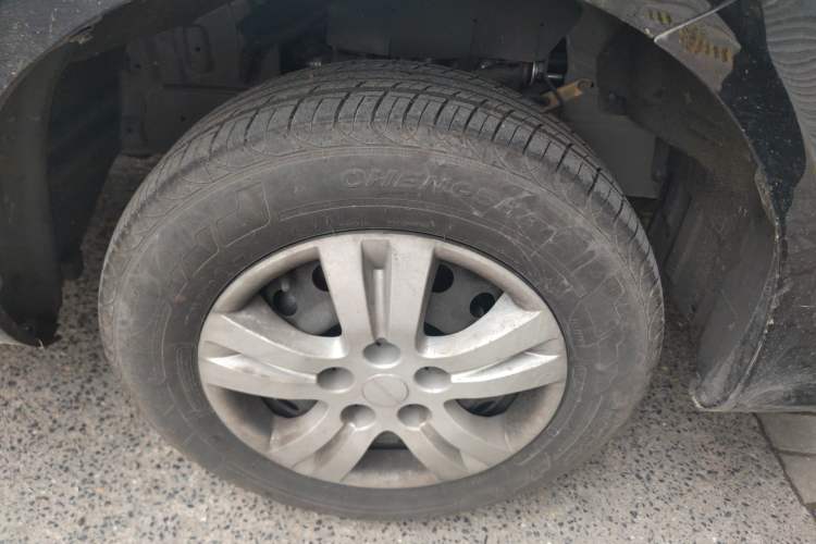Used FORTHING Lingzhi 2023 M5L 1.6L Base Model 5 Seats Right Front Wheel Hub