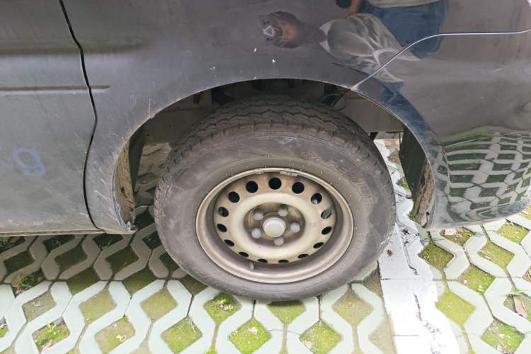 Used FORTHING Lingzhi 2023 V3 1.6L Base Model 2 Seats Right Front Wheel Hub