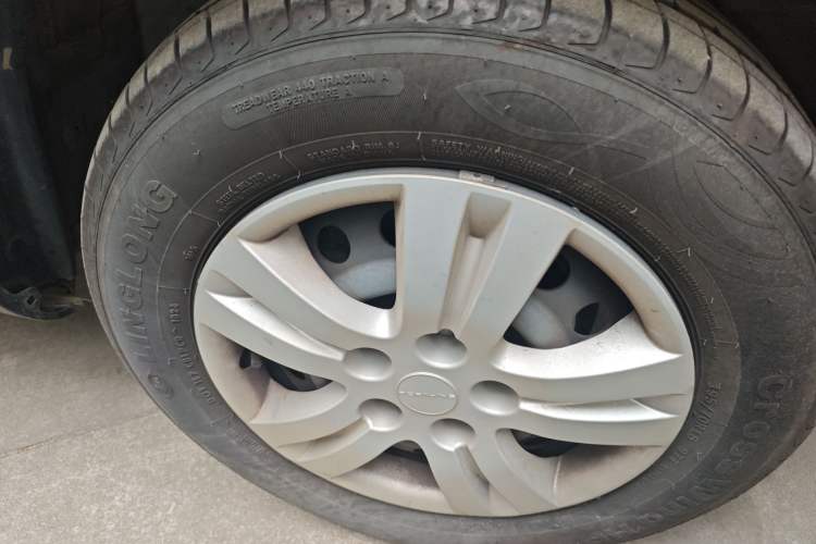 Used FORTHING Lingzhi 2023 M5L 1.6L Base Model 7 Seats Right Front Wheel Hub
