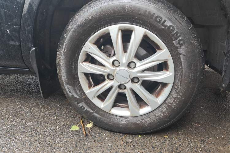 Used FORTHING Lingzhi 2023 M5L 1.6L Luxury 7-Seater Right Front Wheel Hub