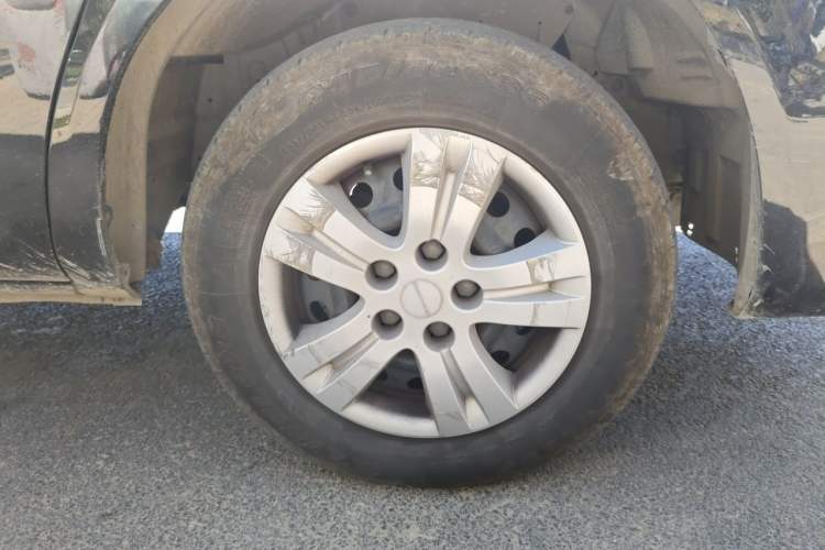 Used FORTHING Lingzhi 2023 M5L 1.6L Base Model 5 Seats Right Front Wheel Hub