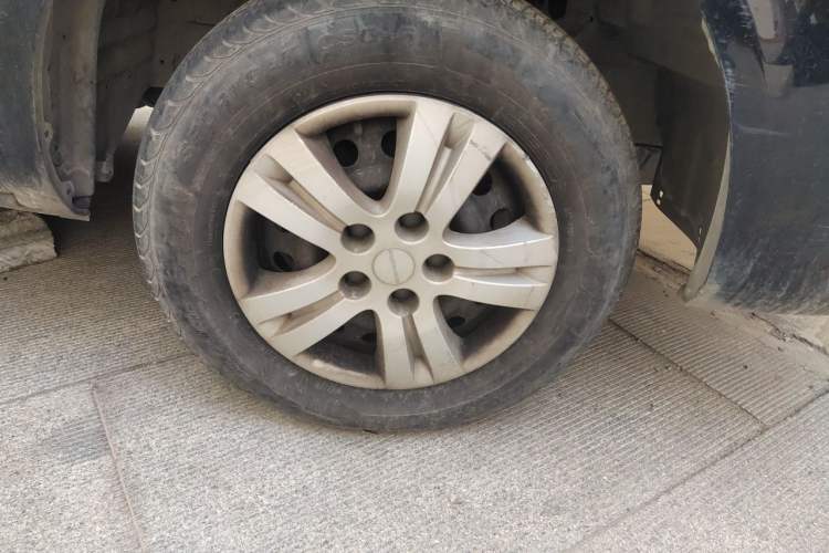 Used FORTHING Lingzhi 2023 M5L 1.6L Base Model 5 Seats Right Front Wheel Hub