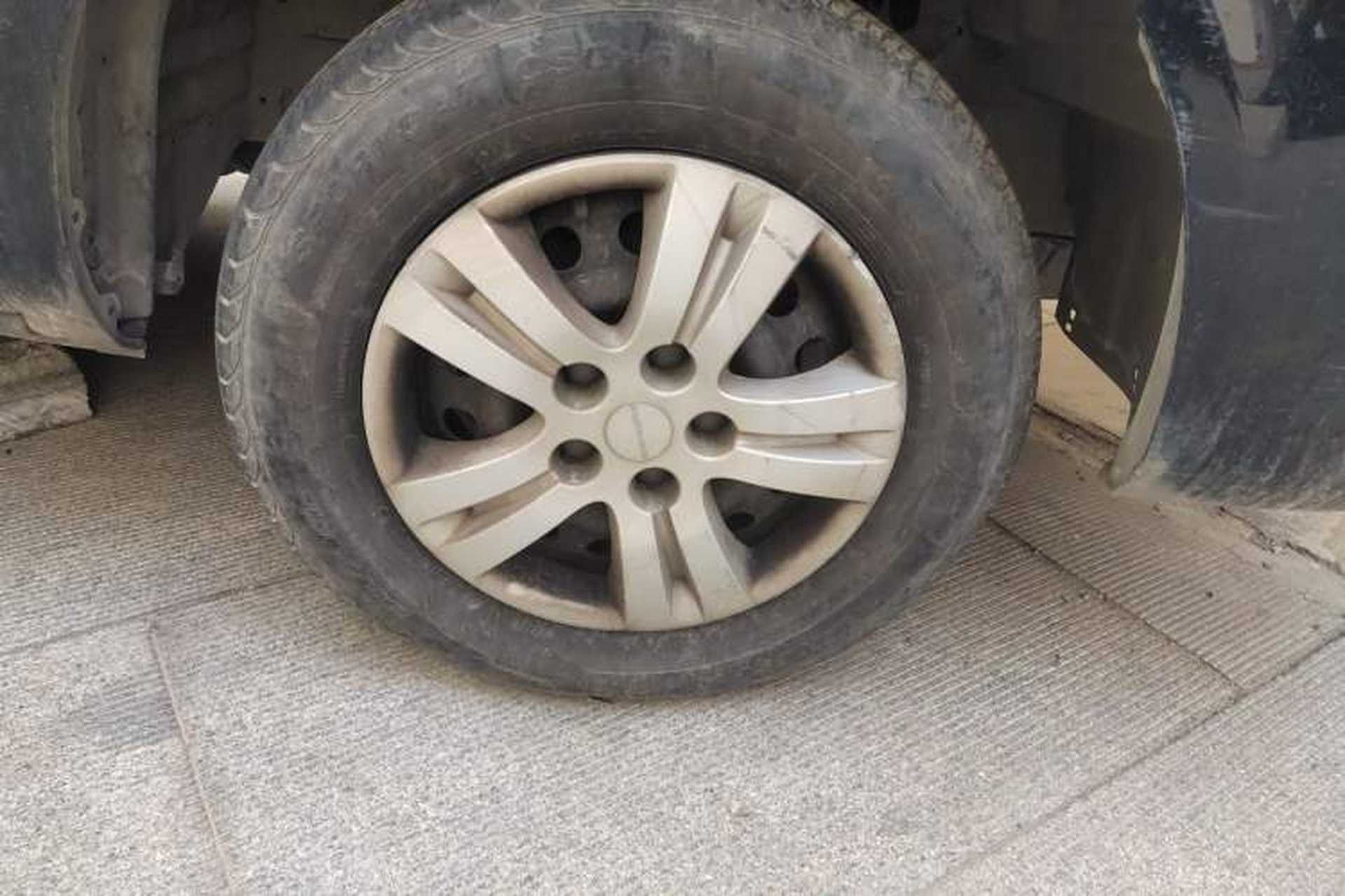 Used FORTHING Lingzhi 2023 M5L 1.6L Base Model 5 Seats Right Front Wheel Hub