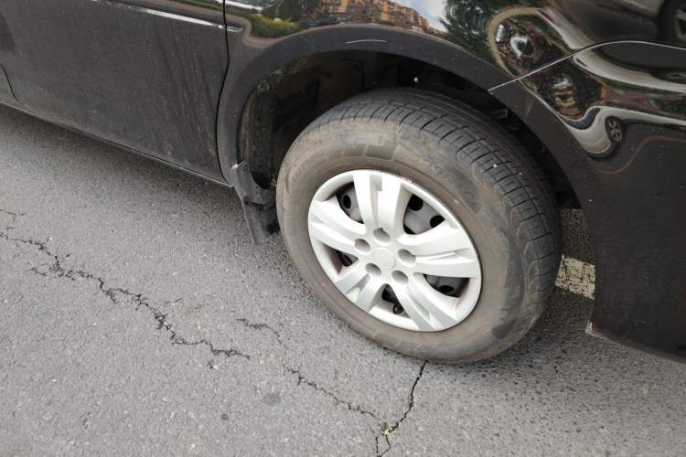 Used FORTHING Lingzhi 2023 M5L 1.6L Comfort 9-Seater Right Front Wheel Hub