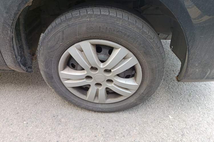 Used FORTHING Lingzhi 2023 M5 1.6L Practical Model 5 Seats Right Front Wheel Hub