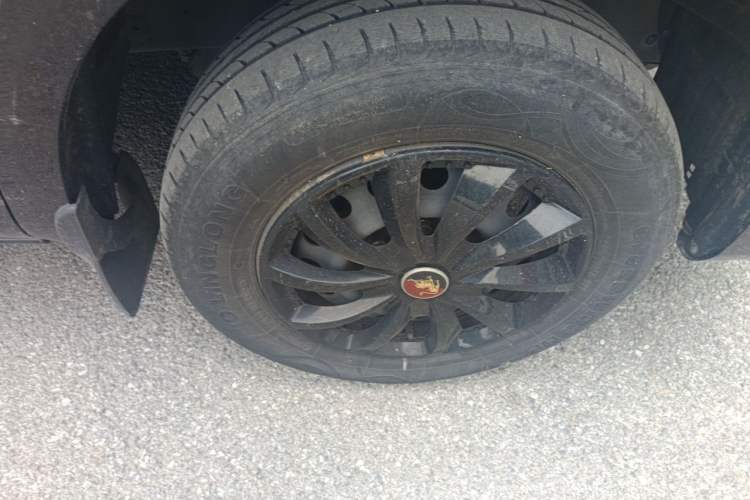 Used FORTHING Lingzhi 2023 M5L 1.6L Base Model 7 Seats Right Front Wheel Hub