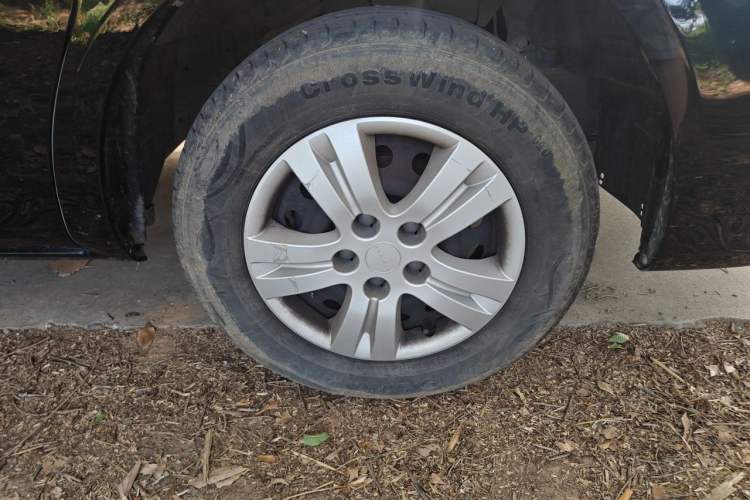 Used FORTHING Lingzhi 2023 M5L 1.6L Base Model 7 Seats Right Front Wheel Hub