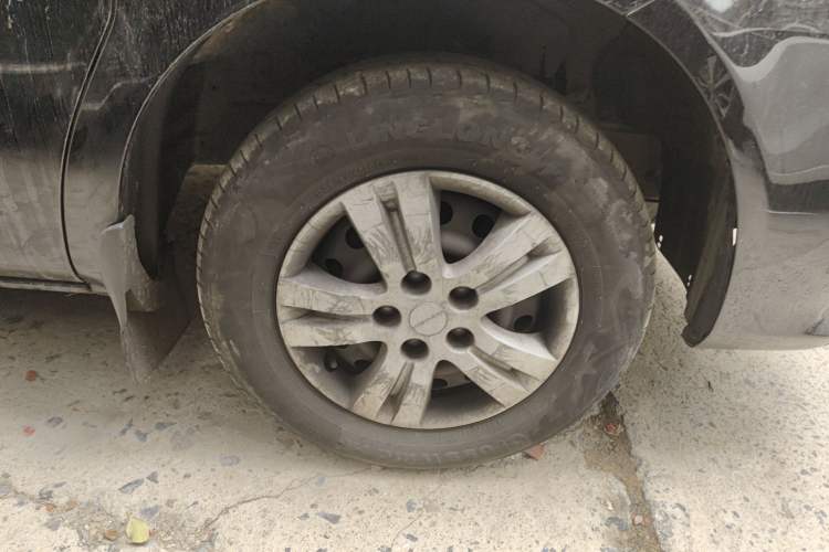 Used FORTHING Lingzhi 2023 M5L 1.6L Base Model 7 Seats Right Front Wheel Hub