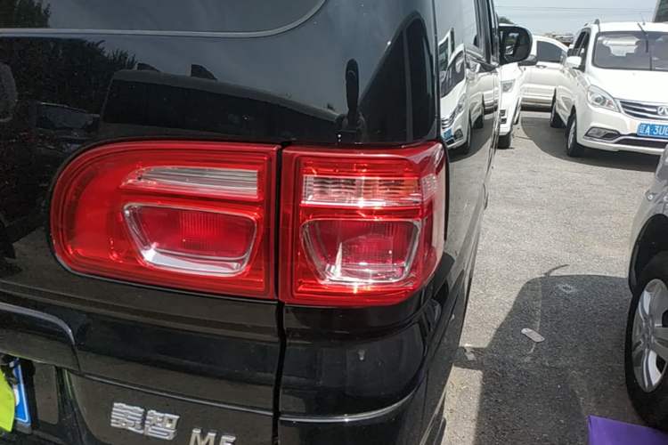 Used FORTHING Lingzhi 2023 M5 1.6L Practical Model 5 Seats Right Rear Taillight