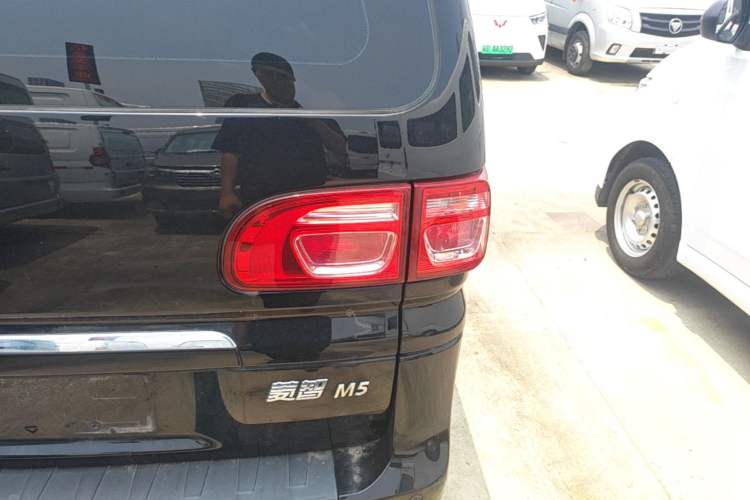 Used FORTHING Lingzhi 2023 M5L 1.6L Base Model 7 Seats Right Rear Taillight