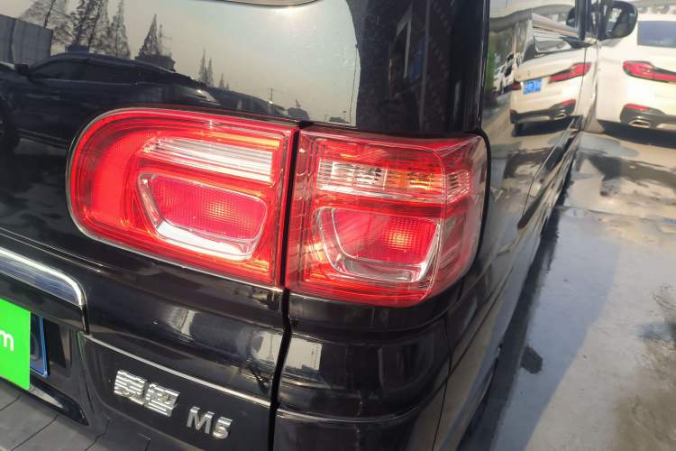 Used FORTHING Lingzhi 2023 M5L 1.6L Base Model 7 Seats Right Rear Taillight