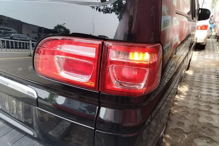 Used FORTHING Lingzhi 2023 M5L 1.6L Base Model 7 Seats Right Rear Taillight