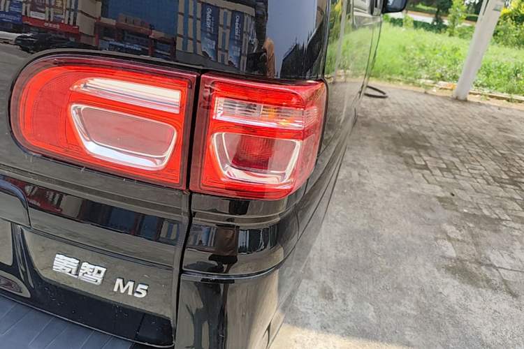 Used FORTHING Lingzhi 2023 M5 1.6L Utility Model 7 Seats Right Rear Taillight