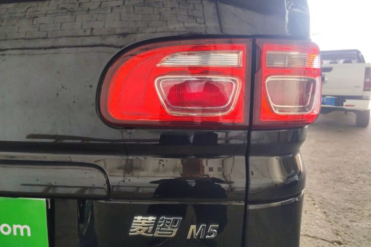 Used FORTHING Lingzhi 2023 M5 1.6L Practical Model 5 Seats Right Rear Taillight