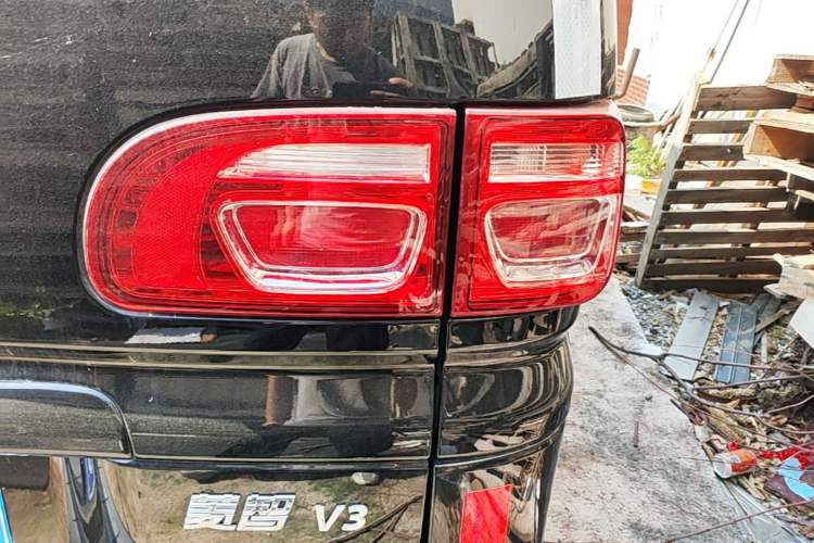 Used FORTHING Lingzhi 2023 V3 1.6L Base Model 2 Seats Right Rear Taillight