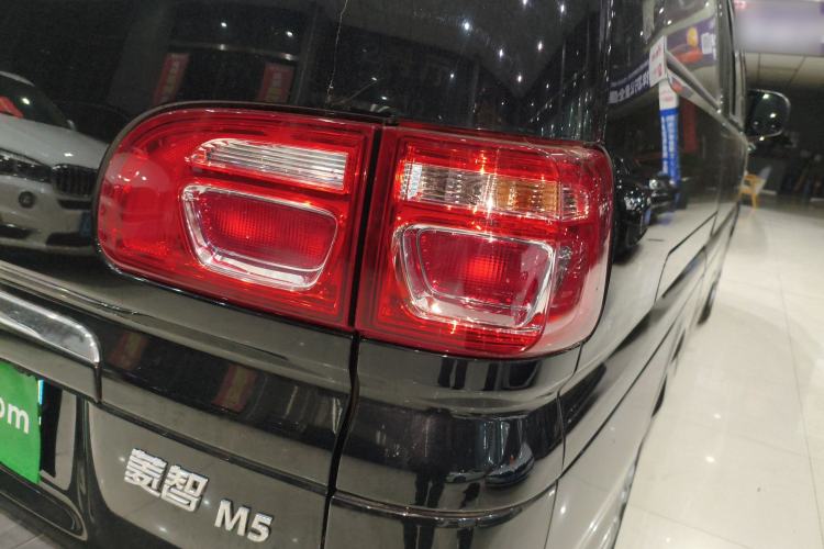 Used FORTHING Lingzhi 2023 M5L 1.6L Base Model 7 Seats Right Rear Taillight