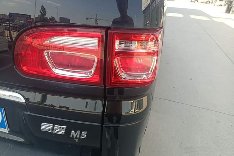 Used FORTHING Lingzhi 2023 M5L 1.6L Base Model 7 Seats Right Rear Taillight