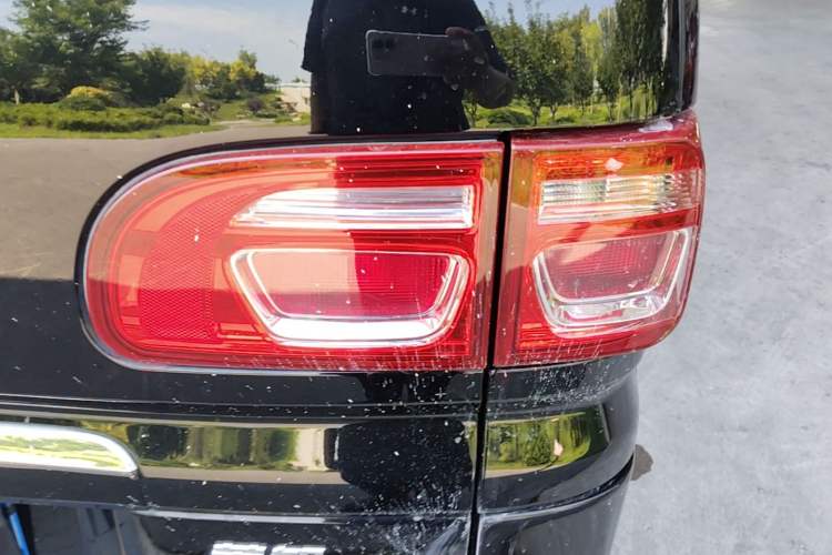 Used FORTHING Lingzhi 2023 M5L 1.6L Base Model 7 Seats Right Rear Taillight