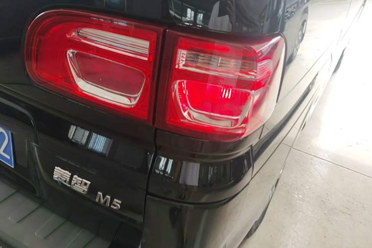 Used FORTHING Lingzhi 2023 M5 1.6L Practical Model 5 Seats Right Rear Taillight